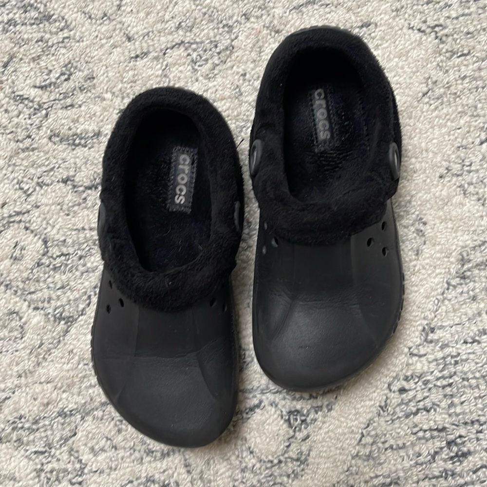 Crocs Blitzen Polar Clogs, size 8 women, size 6 men black lined enclosed heel